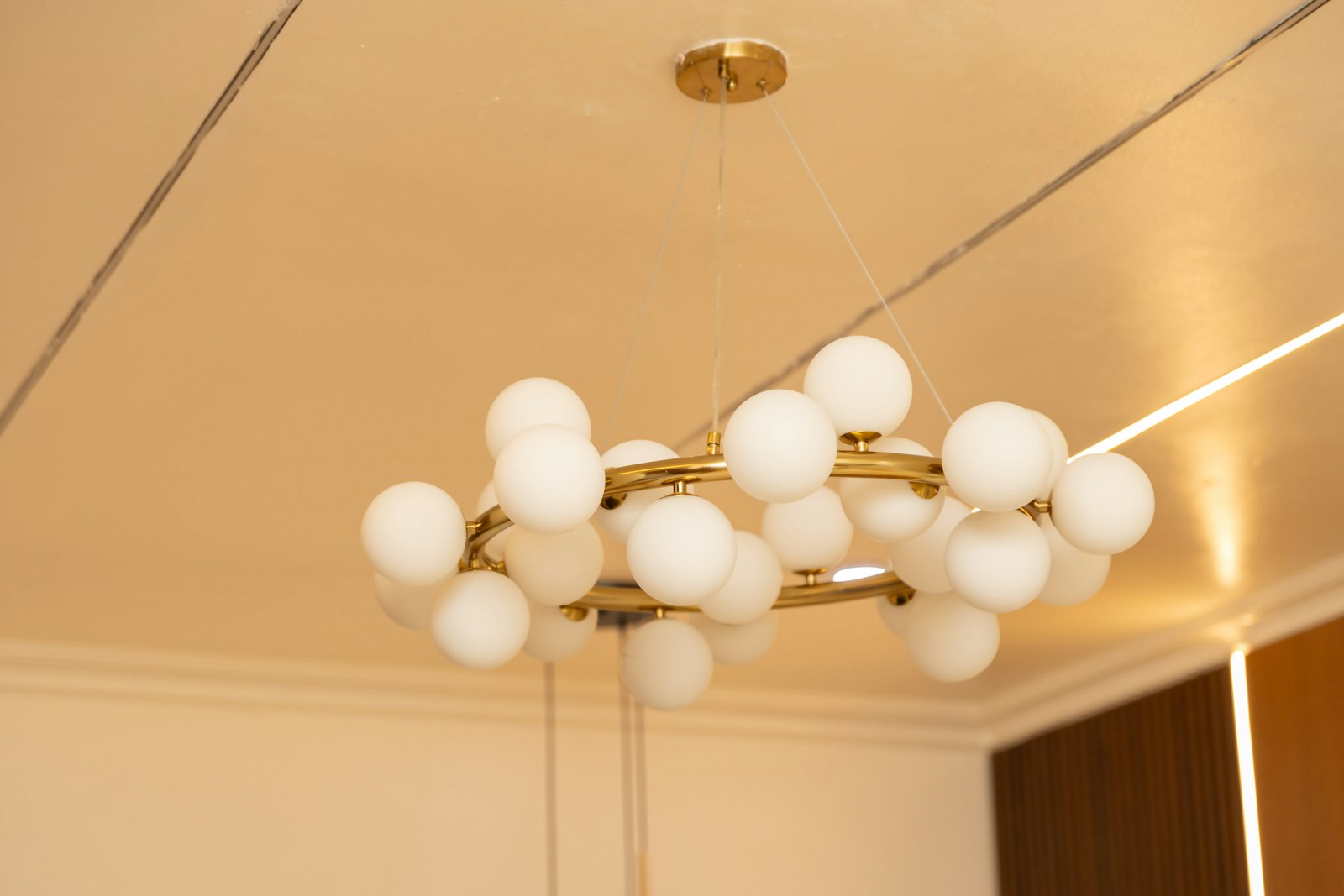 How to Choose a Kitchen Island Chandelier