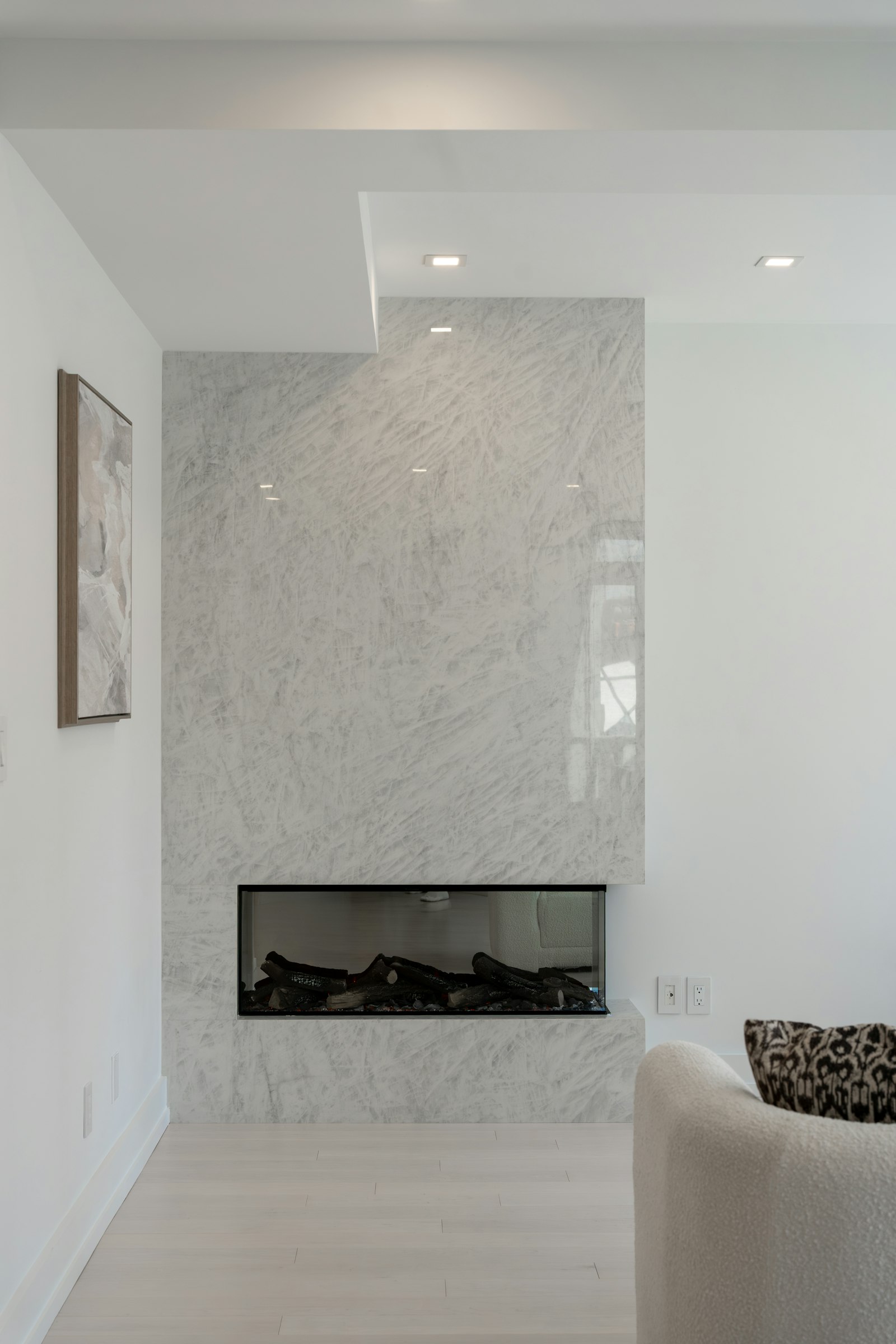 White marble fireplace surround White marble fireplace surround